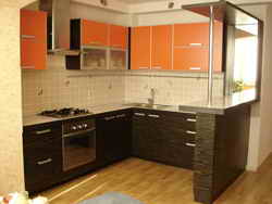 Кухни Пластик в профиле цвет Оранжевый матовый (верх), Эбеновое дерево (низ)