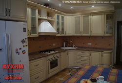 Кухни Массив ольхи цвет Кремовый (RAL 9001) со светлой патиной